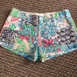 Barely worn adorable Lilly Pulitzer size 2 short